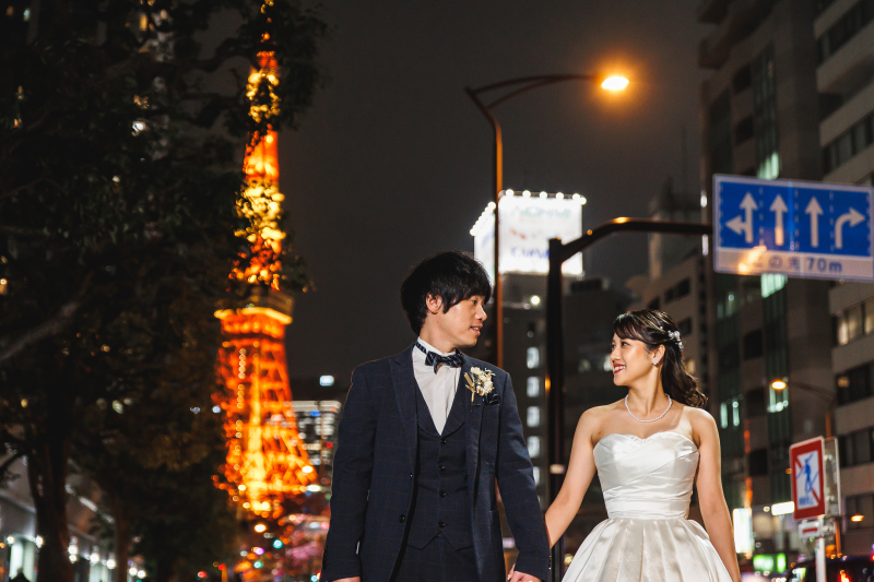 仲良く手つなぎショット◎