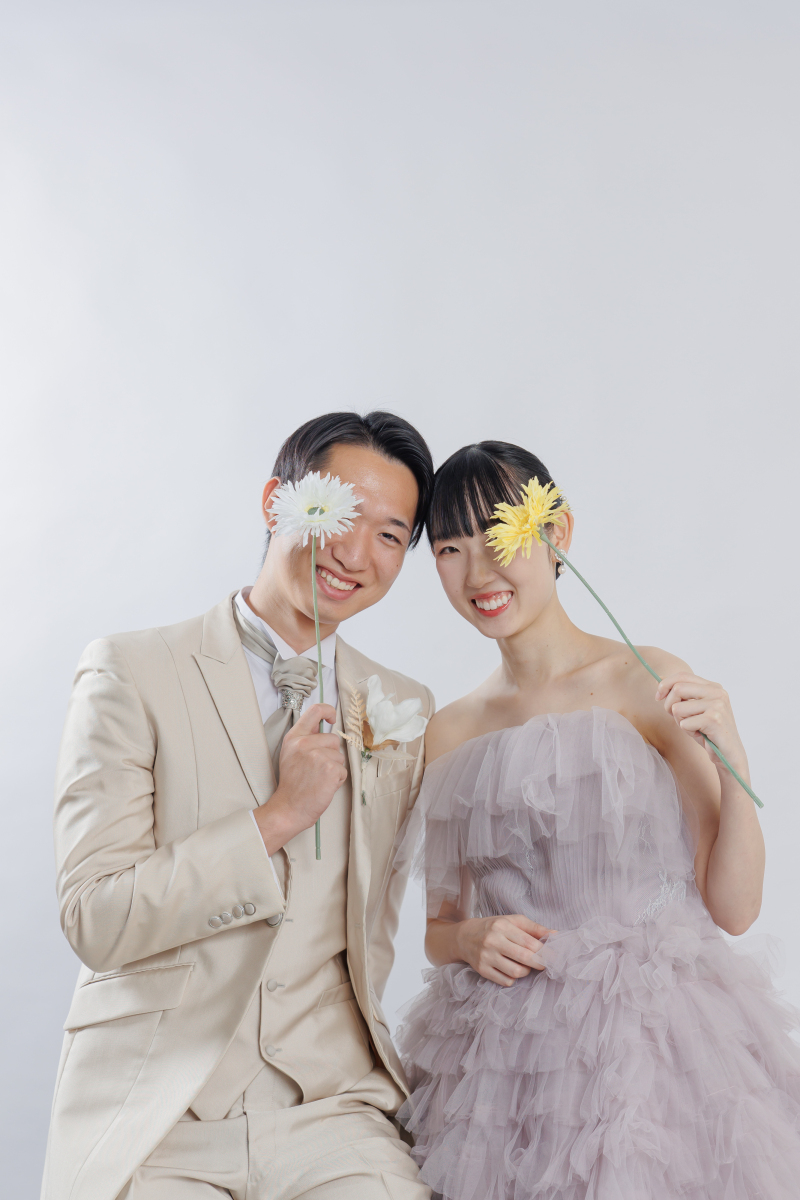 ぎゅっと寄り添う白い午後