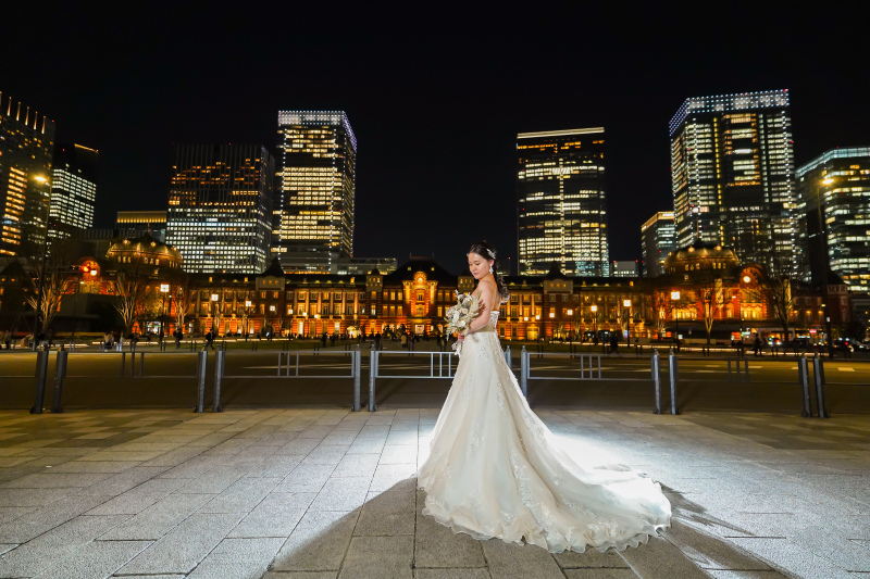 東京駅舎を背景のソロショット♪