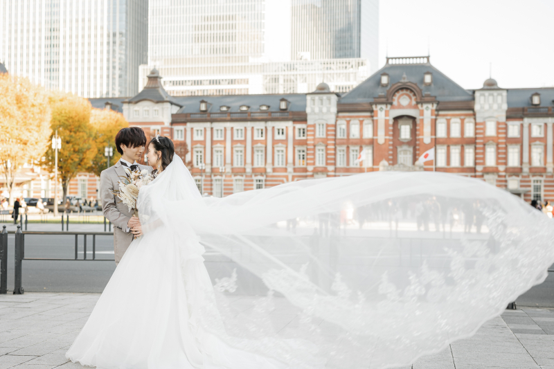 風にひるがえるベールと近づく吐息