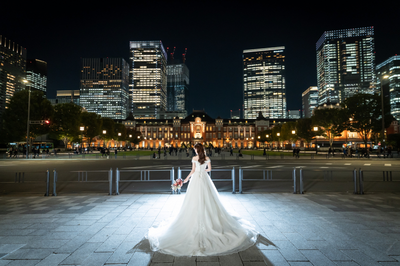 煌びやかに。新婦様後ろ姿。