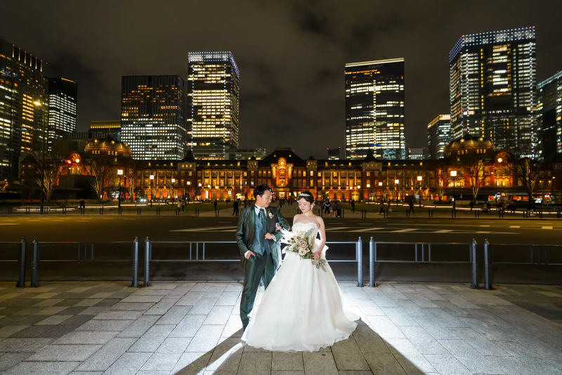 煌びやかにライトアップされた東京駅舎♪