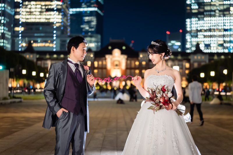 歩幅を合わせて見つめ合う関係性