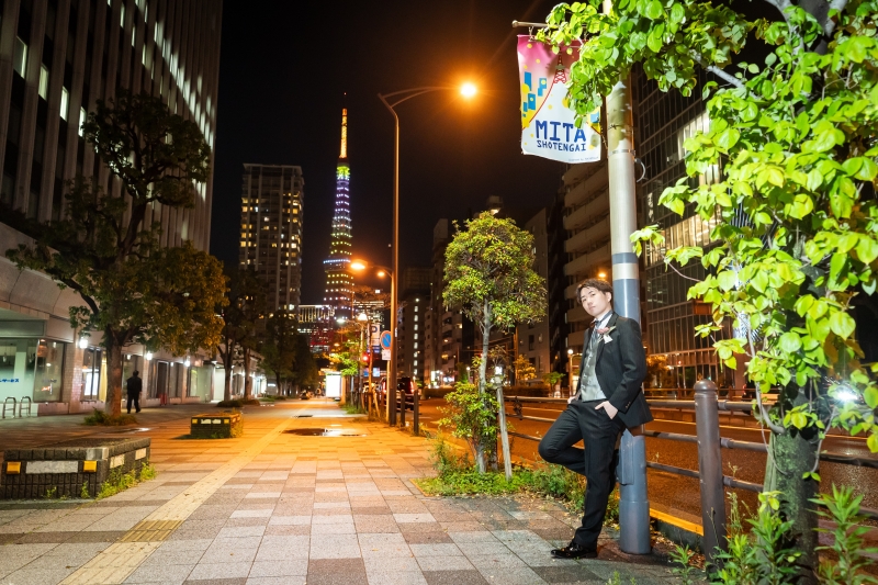 夜の街にたたずむ静けさ