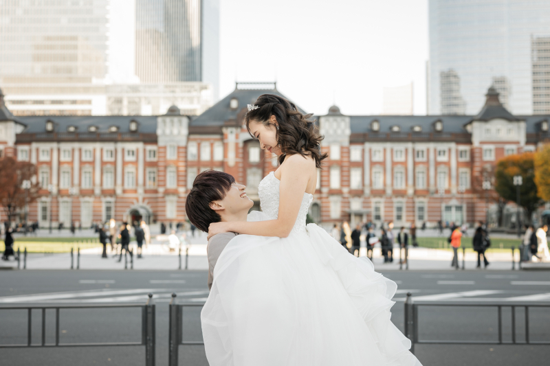 持ち上げてもらってなんかうれしそうな笑顔