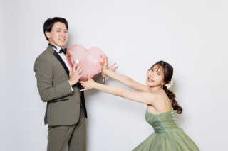 スタジオもロケーションもカラードレスで！