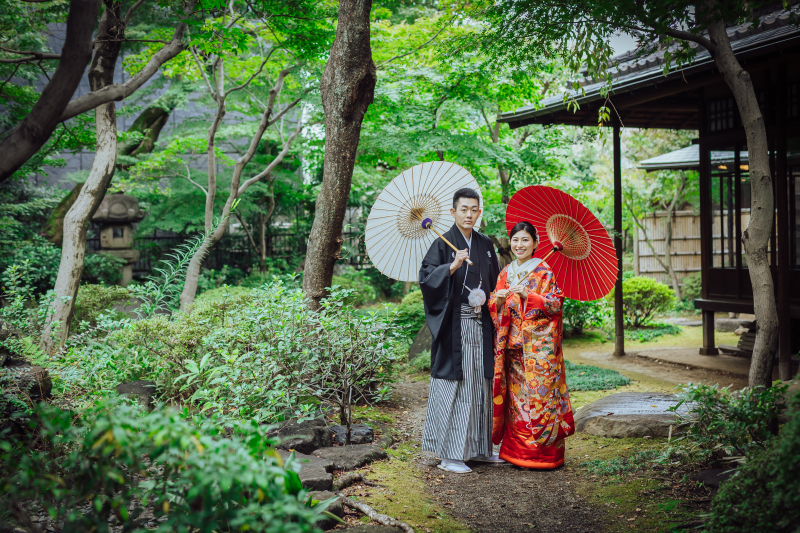 和傘が傾き立ち位置が定まる瞬間