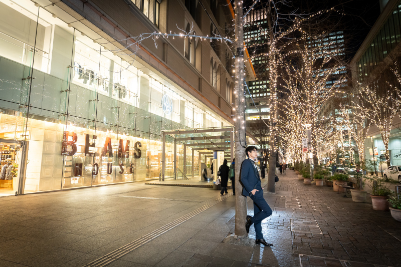 通り沿いでさりげなく