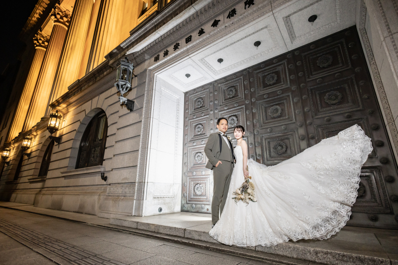 白ドレスとライトの競演