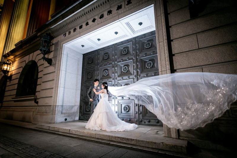 ベールを靡かせて