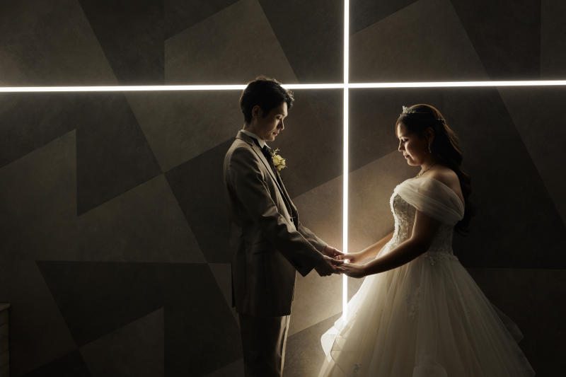 洋装に着替えてスタジオ撮影。