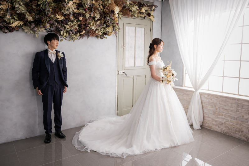 平日夜だけの特別プラン。モダンスタジオで洋装も和装も楽しむ贅沢な撮影体験