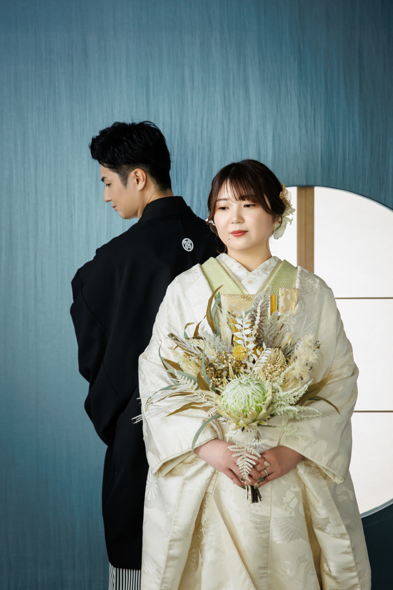 目線を外してカッコよく