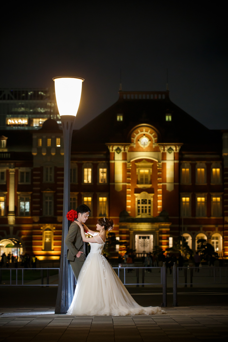 街灯の下で見つめ合って♪