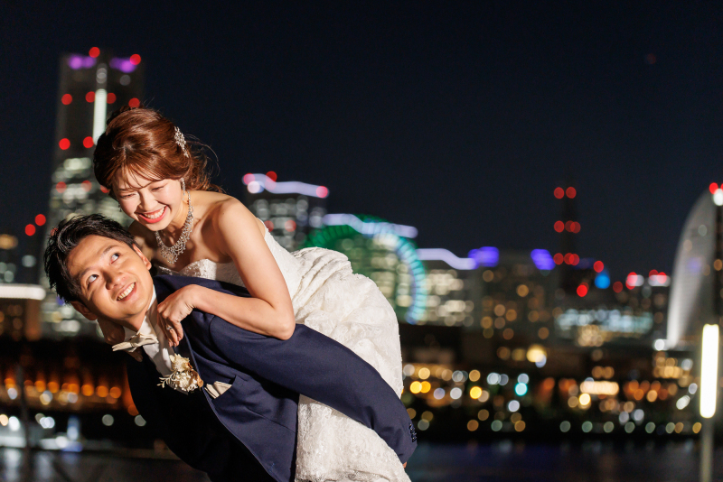 新婦様をおんぶ♥