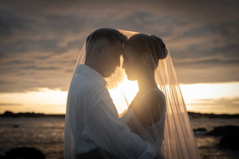 額を近づけた静かな向き合い方