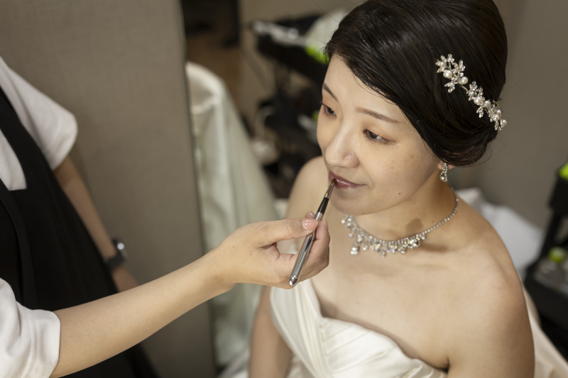 まずはメイクから