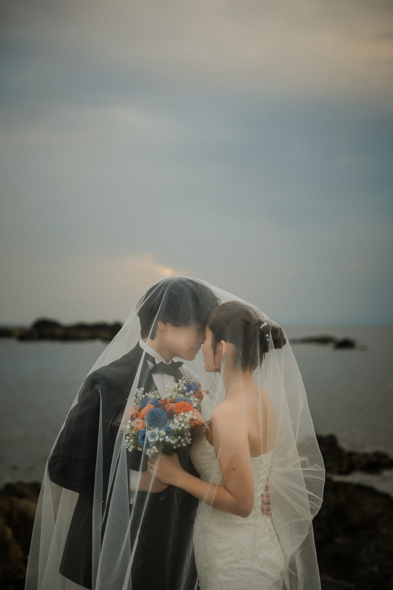 ベール越しに額を近づける静けさ