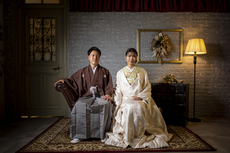 洋館のような背景でのショット