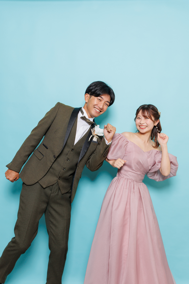 満面の笑顔でステップを踏む、心弾むふたりの時間