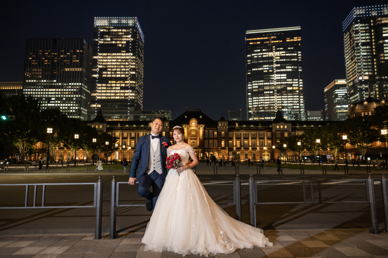 背景のビルの明かりが幻想的