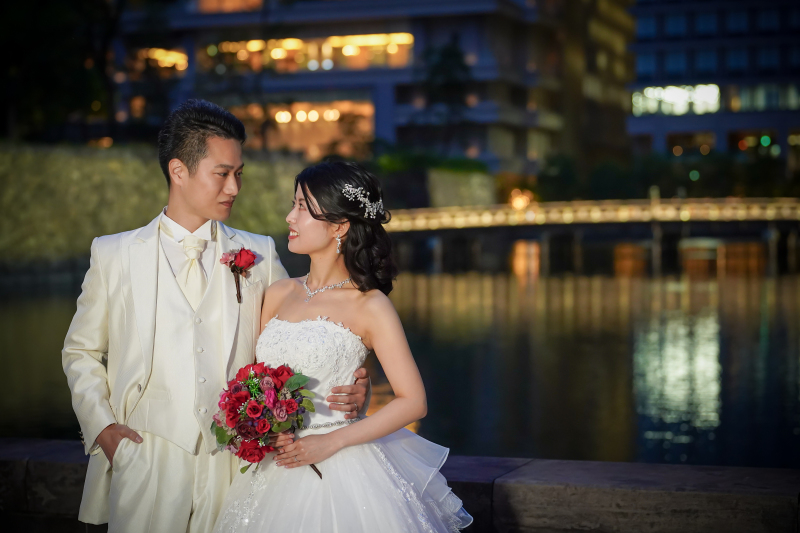 水面に反射している明かり