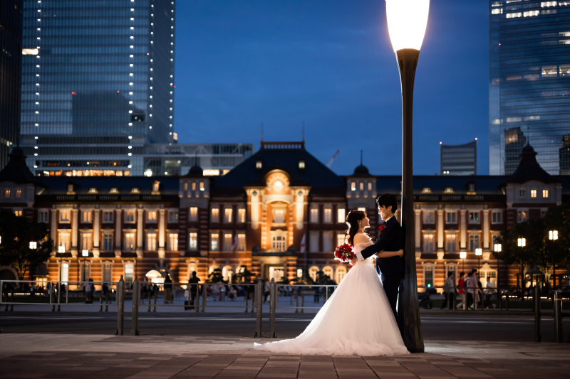 東京駅舎を背景の1枚