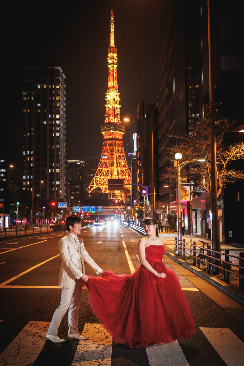 新郎様がトレーンを持ってエスコート♡