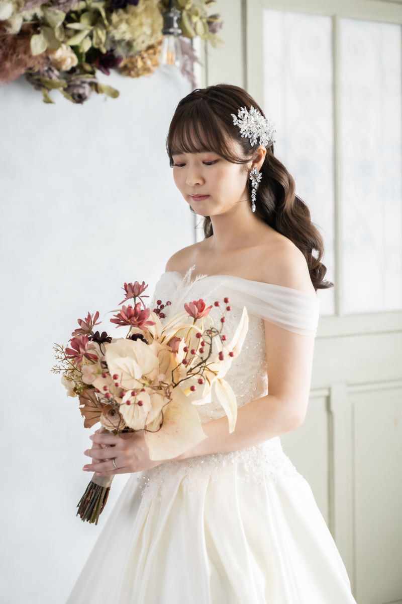 光を受けて視線が落ちる瞬間