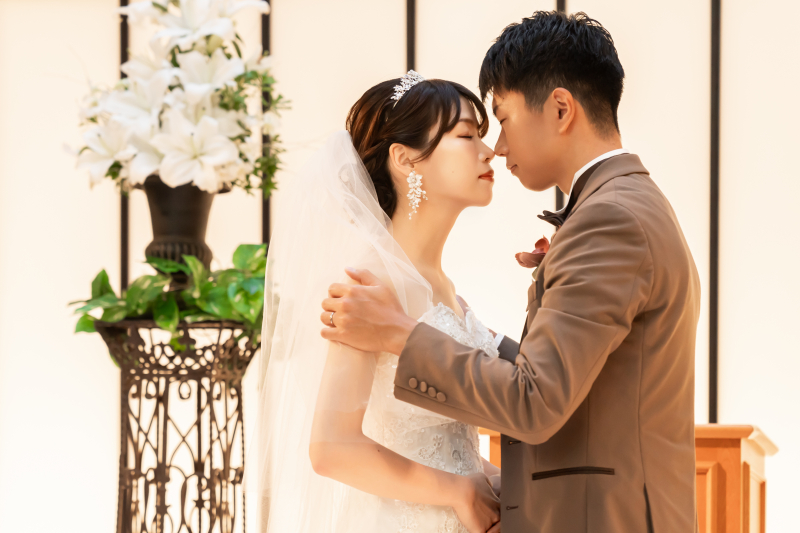 シンプルで上質に。チャペル×スタジオで叶える特別な洋装フォト体験