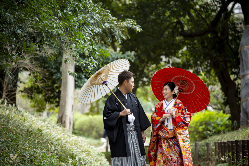 衣装の色合いと植物の色合い