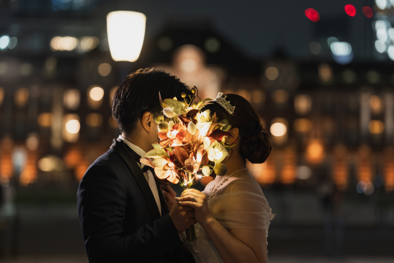 光のブーケに隠れて