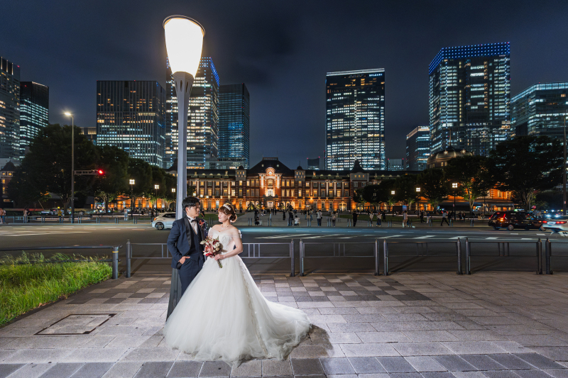 夜景に包まれるふたり