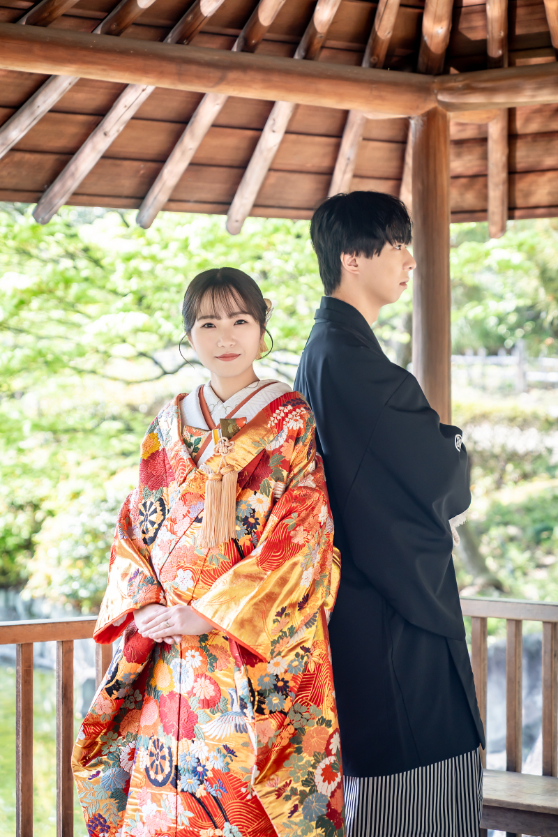 背中合わせの凛とした趣