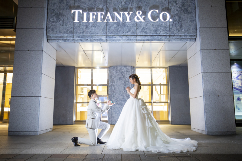 片膝ついてのプロポーズショット♪