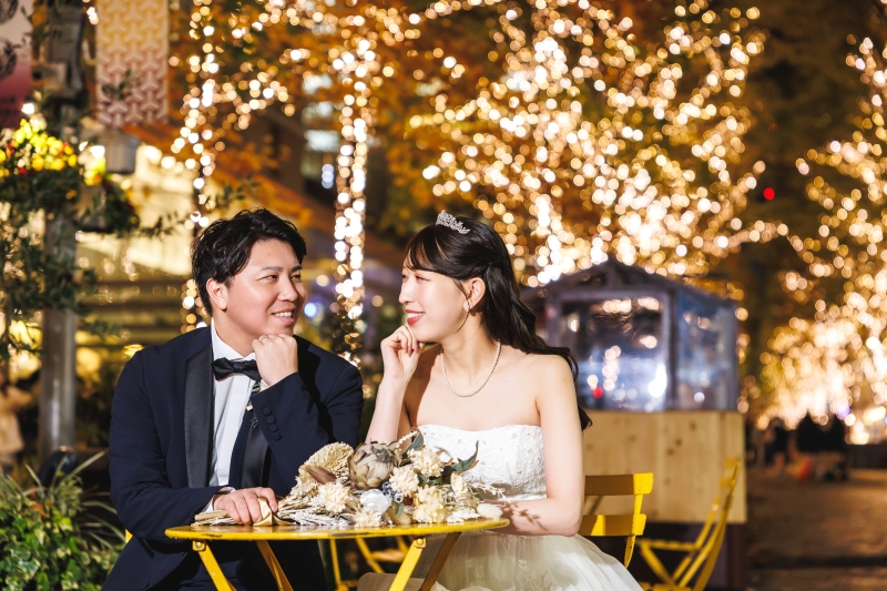 イルミネーションの前で交わす視線