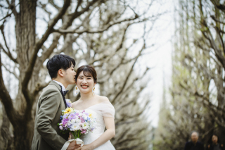 神宮外苑の街並みと銀杏並木で残す大人かわいい洋装フォト