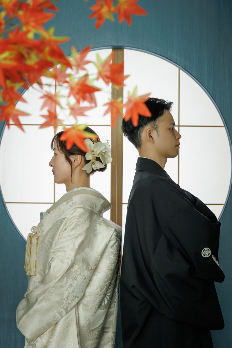 紅葉を手前にボカして