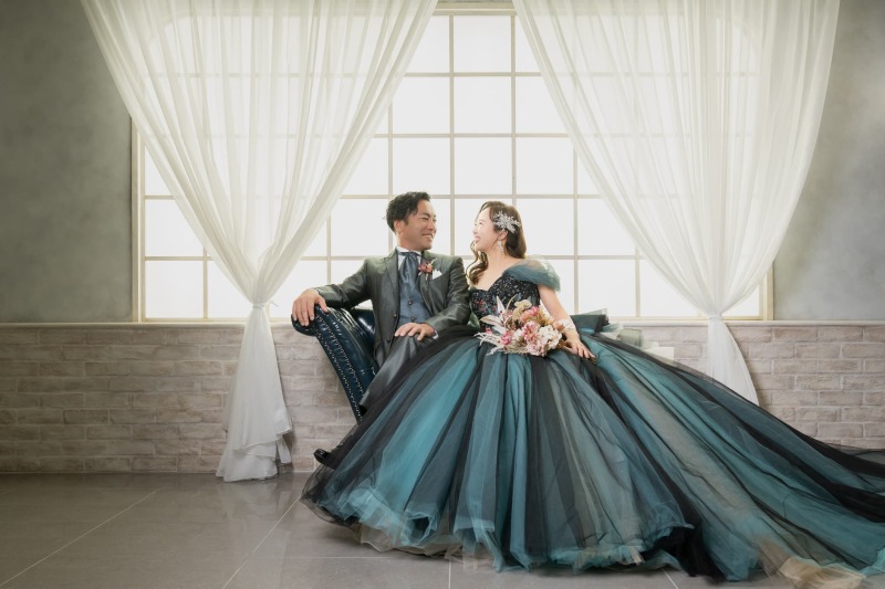 ブラック × ブルーのカラードレス