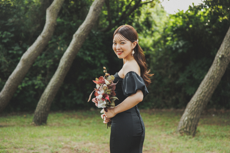 黒ドレスの花嫁姿