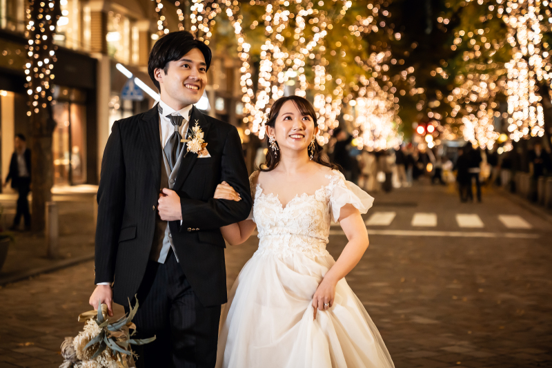 イルミネーションに照らされた笑顔