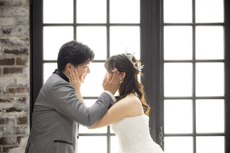 大きな窓の前で♩