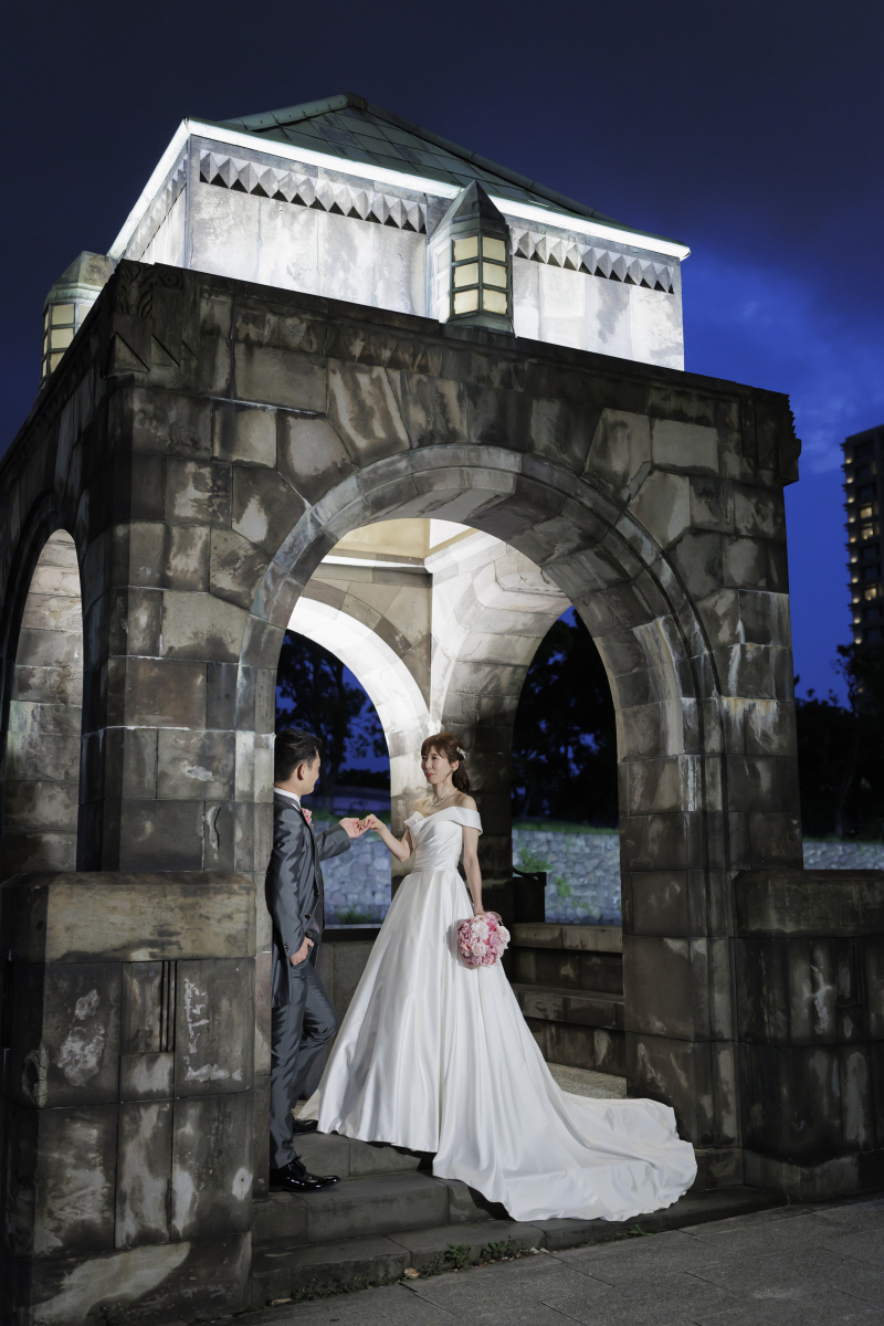 空が暗くなってきた中で