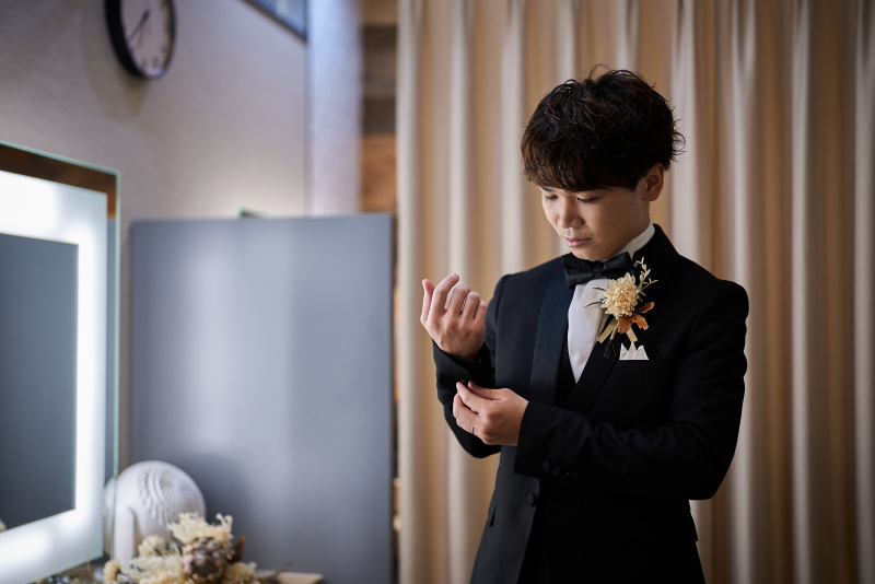 新郎様もご準備中