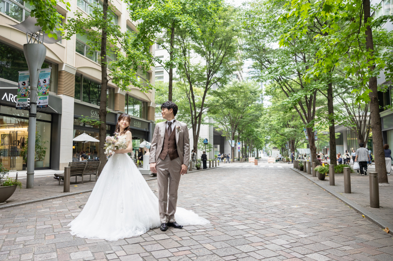 爽やかお昼の東京駅・丸の内仲通りロケーション撮影