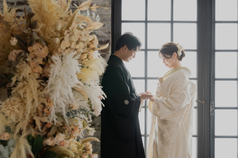 光溢れるスタジオで。