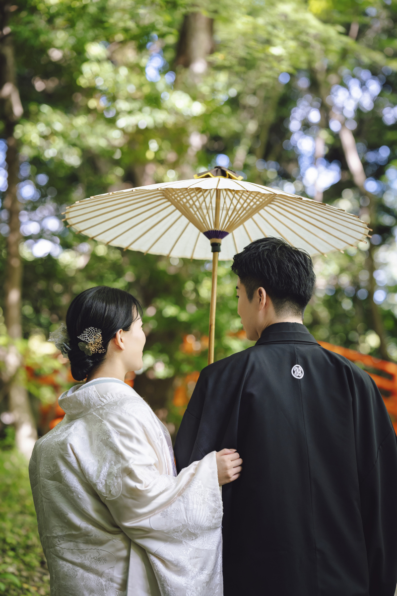 後ろ姿で演技♪