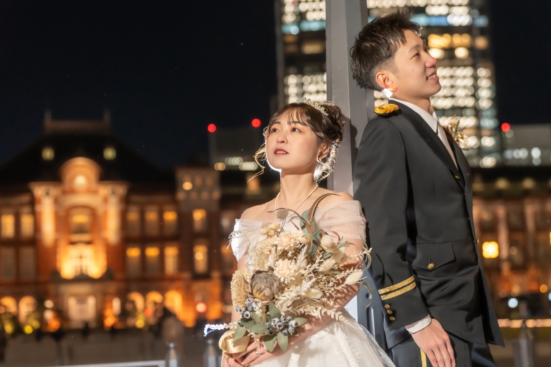 背中合わせてのシーン