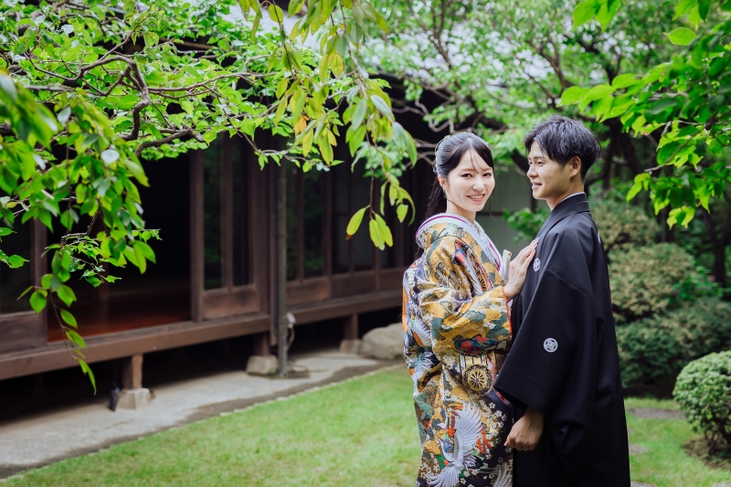 同時に振り返る揃った気配