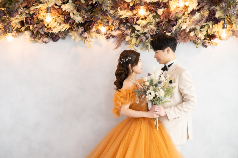 鮮やかなドレスに、幸せをまとって